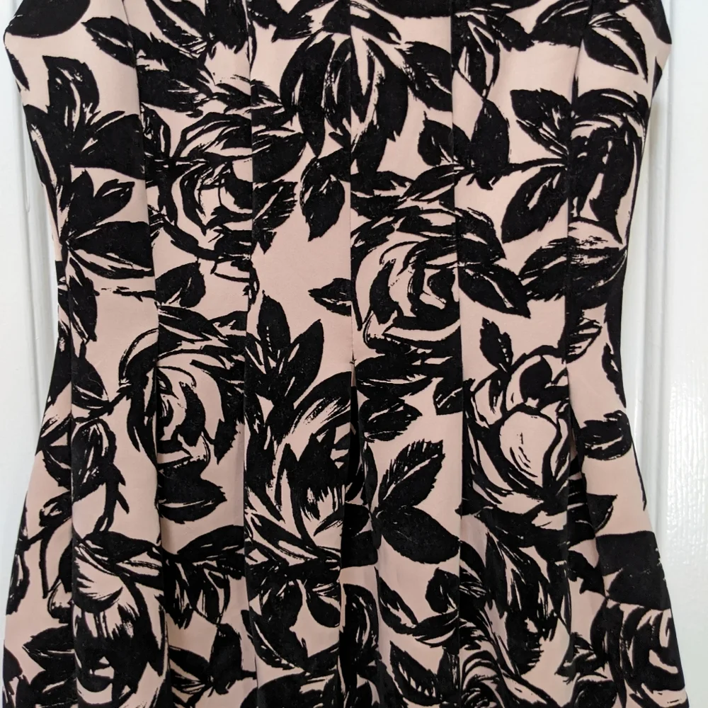 EUC Gorgeous Floral Dress - Picture 3 of 7